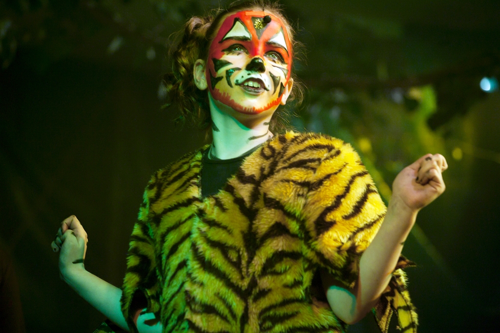 Sír Kán átveszi a hatalmat a farkasok törzse felett